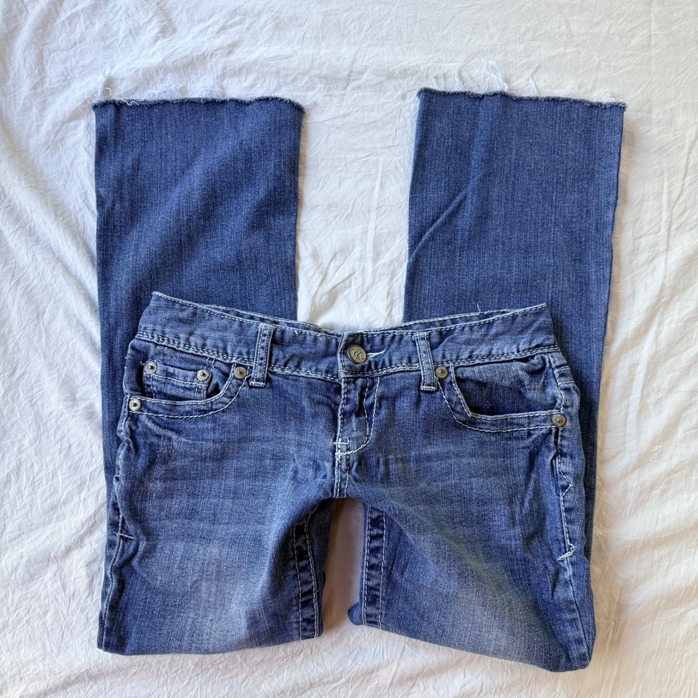 Maurices Low Rise Bootcut Jeans Medium Wash Frayed Hem Size 1/2 Reg Y2K Boho